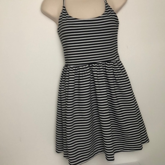Guess Black and white striped  strap dress size‎ 4 - Picture 8 of 9